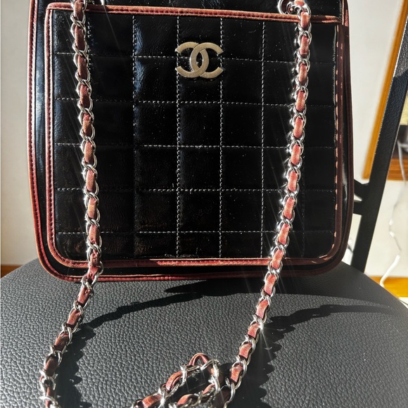 Pristine Chanel Black Quilted Patent Leather Chocolate Crossbody Shoulder Bag - Picture 7 of 16
